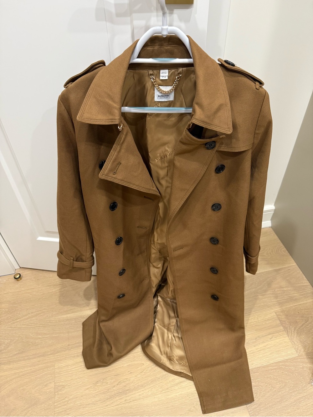 Burberry double-Breasted Trench Coat in Camel Brown